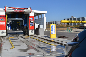 洗車機まで車を前進させる